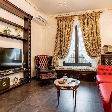Private Museum Apartment With Antique Decor Bukarest Kültér fotó