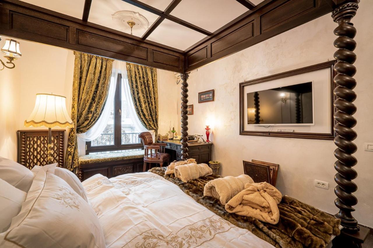Private Museum Apartment With Antique Decor Bukarest Kültér fotó