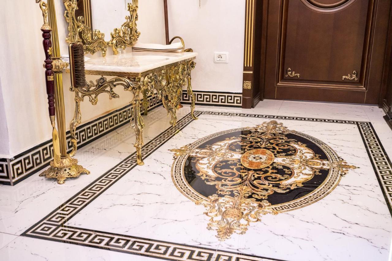 Private Museum Apartment With Antique Decor Bukarest Kültér fotó