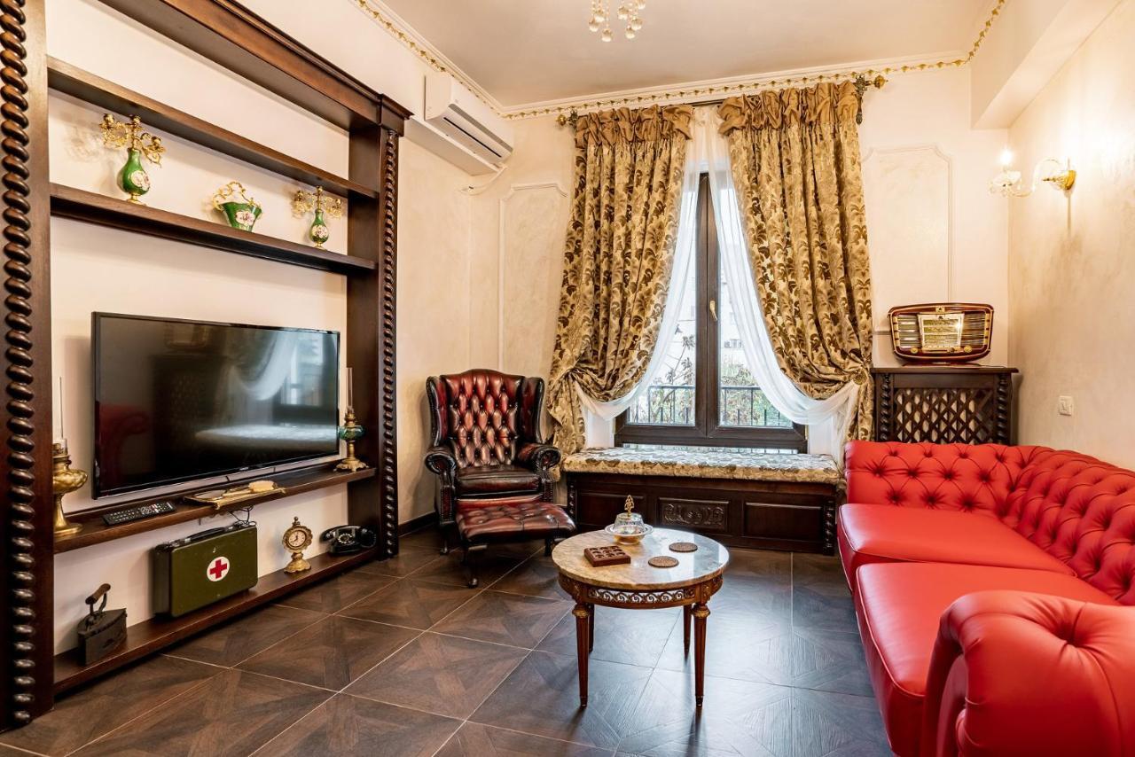 Private Museum Apartment With Antique Decor Bukarest Kültér fotó