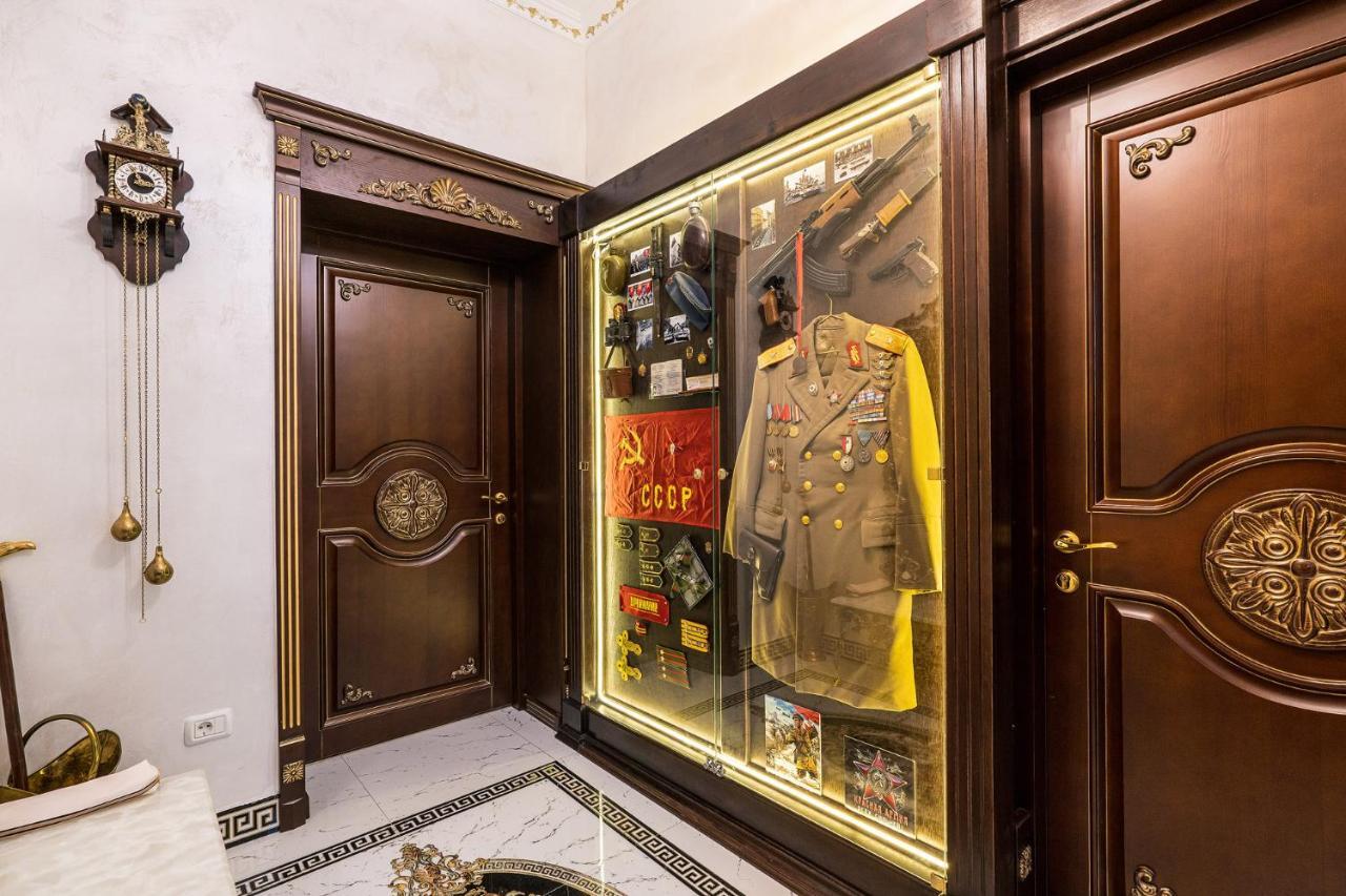 Private Museum Apartment With Antique Decor Bukarest Kültér fotó