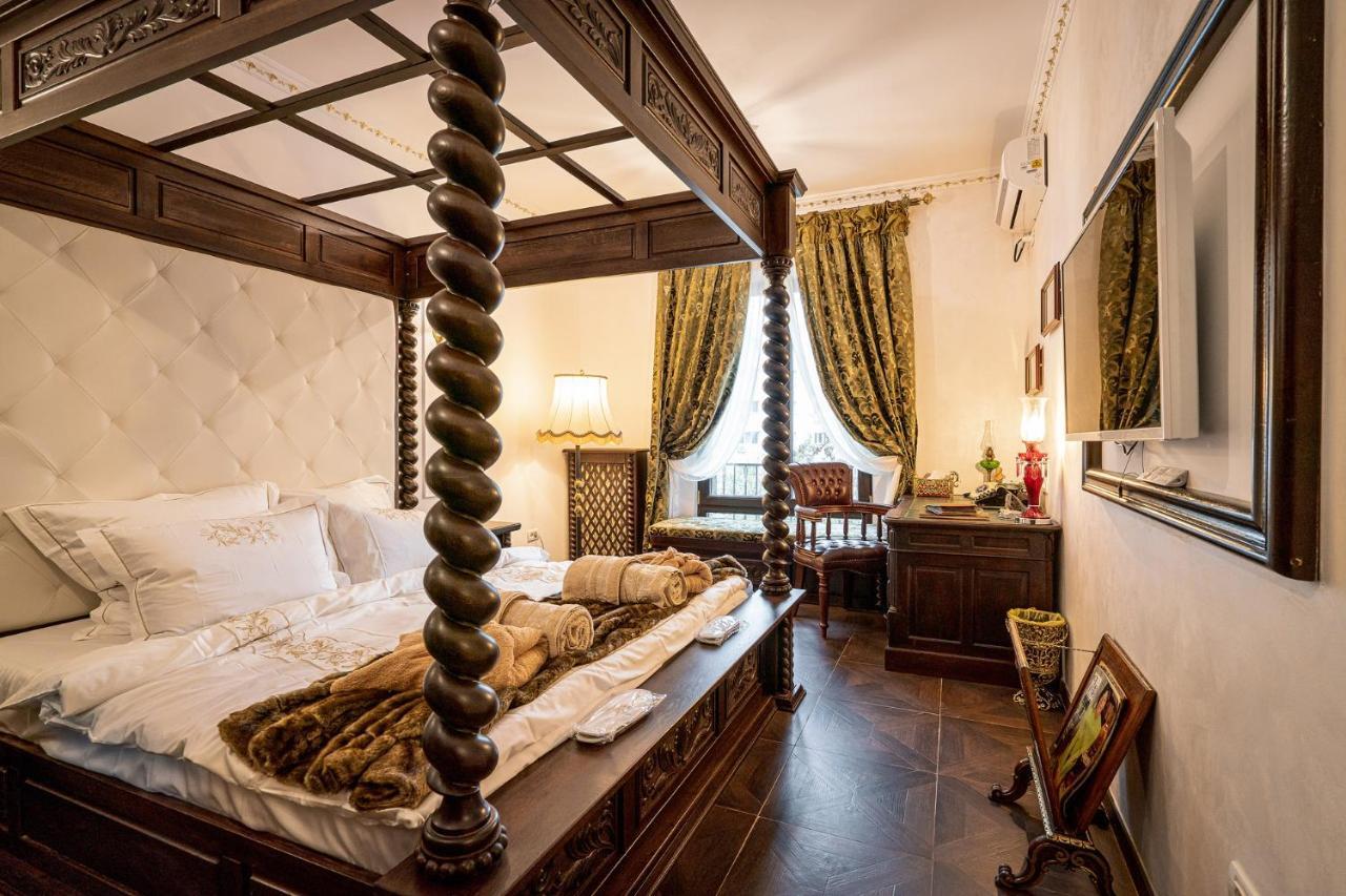 Private Museum Apartment With Antique Decor Bukarest Kültér fotó