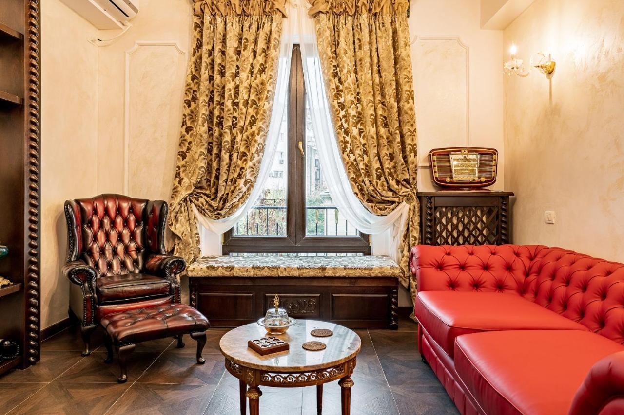 Private Museum Apartment With Antique Decor Bukarest Kültér fotó
