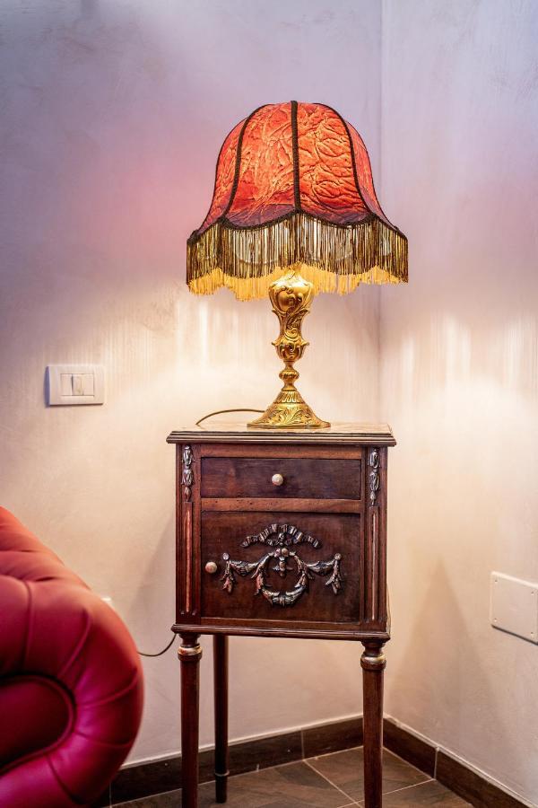 Private Museum Apartment With Antique Decor Bukarest Kültér fotó