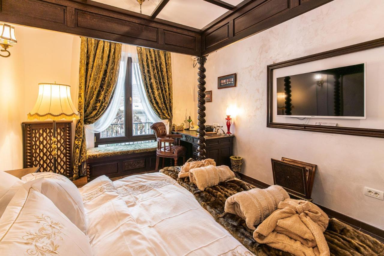 Private Museum Apartment With Antique Decor Bukarest Kültér fotó