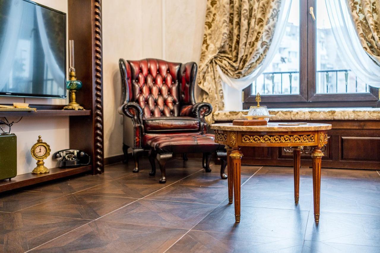 Private Museum Apartment With Antique Decor Bukarest Kültér fotó